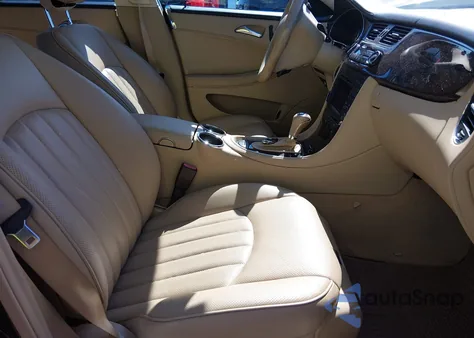 2011 Mercedes-Benz Cls 550 z USA, uszkodzony, nr VIN WDDDJ7CB4BA168229